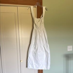 Elegant White Sleeveless Dress